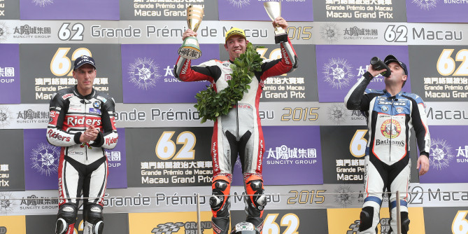 Dreifachsieg für die BMW S 1000 RR